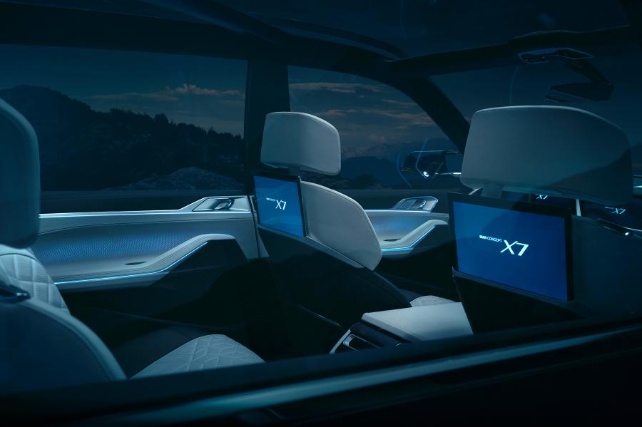 Интерьер BMW Concept X7 iPerformance 2017 года  (фото 21 из 40)